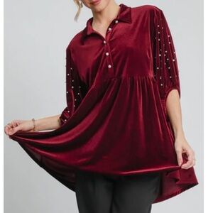 Umgee Burgundy Pearl Detail Collared Neck Velvet Babydoll Tunic, Women’s Size L.